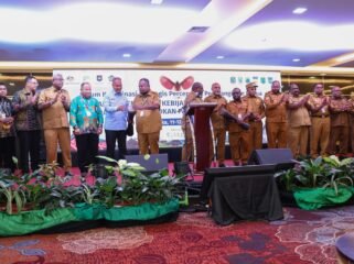 Penutupan rangkaian Forum Koordinasi Strategis Percepatan Pembangunan Papua yang diselenggarakan di Timika pada Selasa, 12 Mei 2026. 