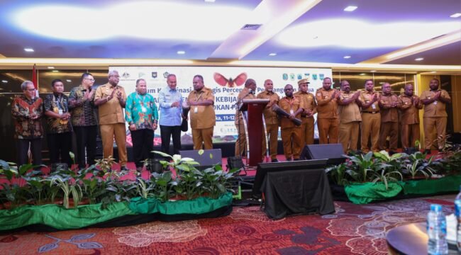 Penutupan rangkaian Forum Koordinasi Strategis Percepatan Pembangunan Papua yang diselenggarakan di Timika pada Selasa, 12 Mei 2026. 