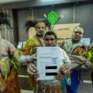 Lima Masyarakat Adat Malind mendaftarkan gugatan izin kelayakan lingkungan hidup rencana pembangunan jalan 135 kilometer di Merauke ke Pengadilan Tata Usaha Negara Jayapura. Greenpeace/Alif Rizky Nouddy Korua