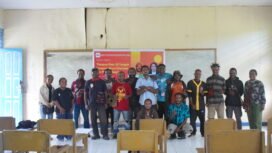 Momen foto bersama usai kegiatan diskusi Publik di USWIM Nabire. (Foto: Kristin Rejang/sasagupapua.com)