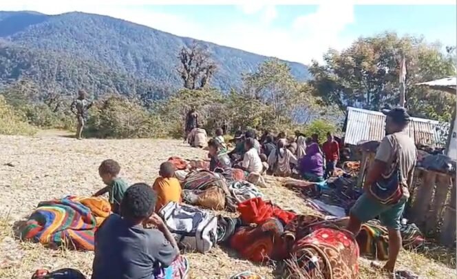 
Masyarakat Distrik kemburu mengungsi ke tirineri dan moulo, puncak Jaya, 15 April 2026. Tim Klasisi GKII Sinak Timur/NadiPapua