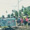 Masyarakat adat Warbon dari Marga Abrauw dan Marga Rumander secara resmi melakukan aksi pemalangan sebagai bentuk protes keras terhadap rencana kehadiran tim Badan Riset dan Inovasi Nasional (BRIN) di wilayah tanah adat mereka. (Foto: Ist)