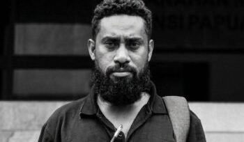 Reinhart Kmur, pengabdi Batuan Hukum LBH Papua. 