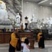 Suasana umat Buddha saat merayakan hari raya Waisak di Timika. (Foto: Istimewa for Saaagupapua.com) 