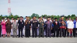 Foto bersama usai Upacara Hari Lahirnya Pancasila di Halaman Kantor Gubernur Papua Tengah. (Foto: Edwin/sasagupapua)