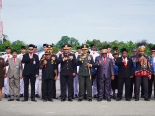 Foto bersama usai Upacara Hari Lahirnya Pancasila di Halaman Kantor Gubernur Papua Tengah. (Foto: Edwin/sasagupapua)