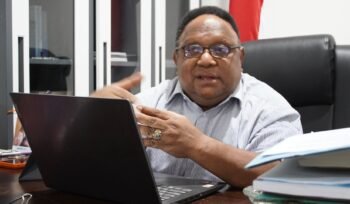 Wakil Ketua IV DPR Papua Tengah, John Gobai. (Foto: Kristin Rejang/Sasagupapua.com)