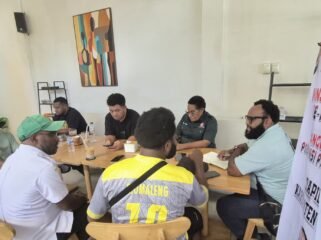 Araminus Omaleng saat menyerap aspirasi di Timika, Rabu (10/6/2026). Foto: Dok Istimewa.
