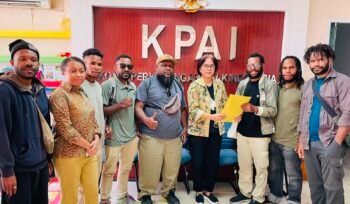 Penyerahan laporan kematian Aliko Walia, Kantor KPAI, Jakarta Pusat. (Foto: Dei Nadipapua)