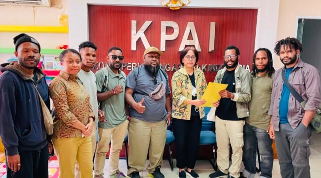 Penyerahan laporan kematian Aliko Walia, Kantor KPAI, Jakarta Pusat. (Foto: Dei Nadipapua)