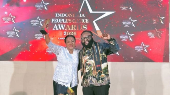 
Raih Indonesia People’s Choice Award, Araminus Omaleng Bagi Kisah dari Lembah Waa-Banti
