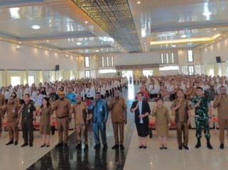 Momen foto bersama pada pembukaan latsar CPNS Kabupaten Mimika. (Foto: Ist)