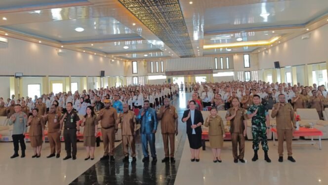 
Momen foto bersama pada pembukaan latsar CPNS Kabupaten Mimika. (Foto: Ist)