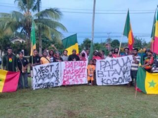 Fans Senegal Manokwari berfoto bersama usai melakukan konvoi pada Senin (15/6/2026). Foto: Ist