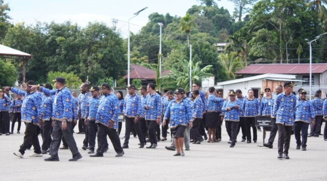 ASN Provinsi Papua Tengah saat selesai apel gabungan di Halaman Kantor Gubernur Papua Tengah, Nabire pada (17/6/2026). Foto: Kristin Rejang/Sasagupapua.com.