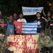 Sekelompok pemuda saat melakukan aksi konvoi salib merah. (Foto: Istimewa)