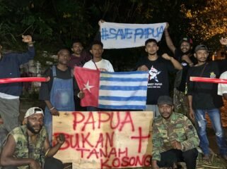 Sekelompok pemuda saat melakukan aksi konvoi salib merah. (Foto: Istimewa) 