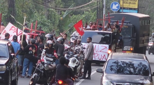Gen Z saat dihadang oleh pihak kepolisian di Jayapura pada Minggu (21/6/2026). Foto: Dok Gen Z