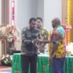 Penyerahan Palu Musdalub Perbasi Papua Tengah. (Foto: Edwin Rumanasen) 