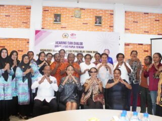 Foto bersama usai kegiatan sosialisasi Perda perlindungan perempuan dan anak. (Foto: Kristin Rejang/Sasagupapua)