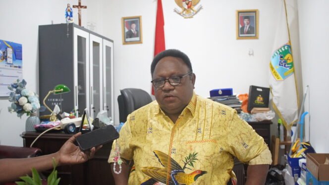 
Wakil Ketua IV DPR Papua Tengah, John Gobai. (Foto: Kristin Rejang/Sasagupapua)