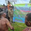 Masyarakat Adat (LMA) Malamoi bersama Masyarakat Adat Moi, khususnya dari sub Suku Moi Salkma dan Klabra saat menggelar prosesi adat. (Foto: Istimewa for sasagupapua)