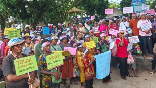 
Mama Papua di Papua Barat Daya saat melakukan aksi, Rabu (1/7/2026). Foto: Istimewa