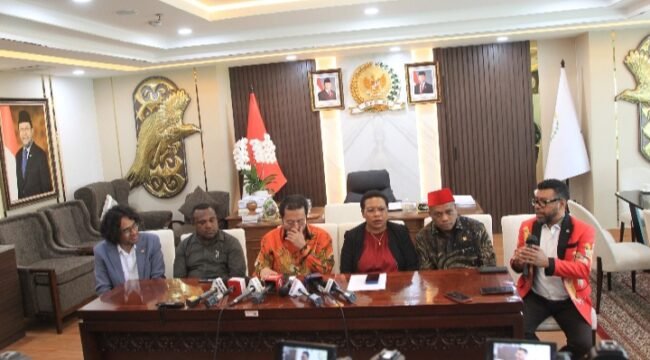 Suasana konferensi pers dalam rangkaian agenda Rapat Pleno Panitia Khusus Penanganan Konflik dan Kemanusiaan Papua di gedung DPD RI, Senin (6/7/2026). Foto: Bagian Pemberitaan Sekjen DPD RI. 
