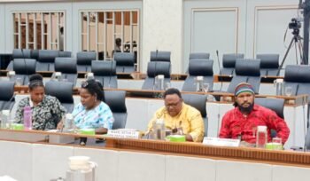 Suasana Wakil Ketua IV DPR Papua Tengah, John Gobai dan perwakilan masyarakat saat menghadiri RDP di Kantor DPR RI. (Foto: Istimewa)