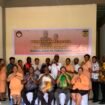 Momen foto bersama dalam kegiatan pertemuan perdana dan syukuran pengukuhan Dharma Wanita Persatuan Distrik Mimika Barat Jauh, Sabtu (18/6/2026). Foto: Dok DMBJ