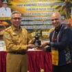 Asisten II H.Tumiran bersama Perwakilan Scopi dalam Rakorda Dinas Perkebunan Dan Peternakan Provinsi Papua. (Foto: Edwin/sasagupapua)