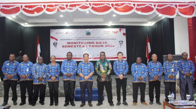 Momen foto bersama dalam pembukaan kegiatan Monitor Meja Semester I Tahun 2026, Kamis (13/8/2026). Foto: Kristin Rejang/Sasagupapua.com