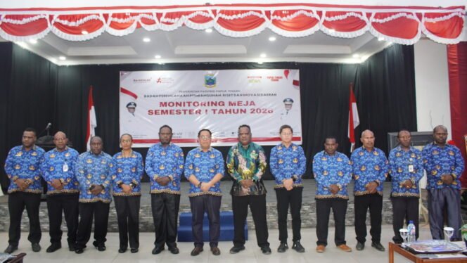 
Momen foto bersama dalam pembukaan kegiatan Monitor Meja Semester I Tahun 2026, Kamis (13/8/2026). Foto: Kristin Rejang/Sasagupapua.com
