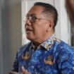 PJ. Sekda Papua Tengah, Silwanus Sumule saat diwawancarai media, Kamis (13/8/2026). Foto: Kristin Rejang/Sasagupapua)