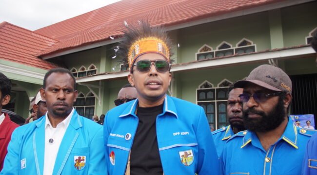 Sekretaris Jenderal DPP KNPI Pusat, Almanzo Bonara saat diwawancarai usai pelantikan DPD I KNPI Papua Pegunungan, Jumat (14/8/2026). Foto: Kristin Rejang/Sasagupapua)
