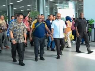 Rombongan Wakil Gubernur Papua Tengah, Deinas Geley saat menjemput Menteri HAM, Natalius Pigai di Bandara Nabire, Minggu (16/8/2026). Foto: Humas Pemprov Papua Tengah