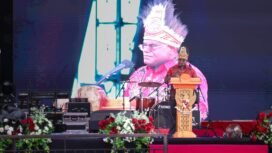 Gubernur Papua Tengah, Meki Nawipa saat membuka acara Festival Budaya Pelajar. (Foto: Humas Pemprov Papua Tengah)