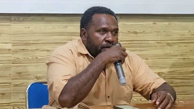 
Juru Bicara Gubernur Papua Tengah, Emanuel You. (Foto: Edwin Rumanasen/Sasagupapua)