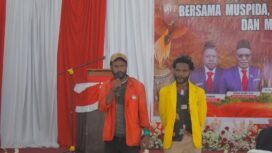 Marten Hagisimijau (Kiri) dan Yosafat Mujijau. (Foto: Kristin Rejang/Sasagupapua)