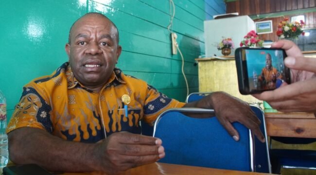 Kepala Bidang Sumber Daya Kesehatan (SDK) Dinas Kesehatan Provinsi Papua Tengah, Kristianus Tebai, SKM.M.Kes. (Foto: Kristin Rejang/Sasagupapua)