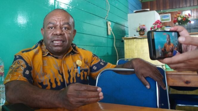 
Kepala Bidang Sumber Daya Kesehatan (SDK) Dinas Kesehatan Provinsi Papua Tengah, Kristianus Tebai, SKM.M.Kes. (Foto: Kristin Rejang/Sasagupapua)