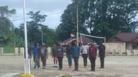 Para Paskibra saat latihan persiapan HUT ke-81 RI di Distrik Mimika Barat Jauh. (Foto: istimewa for Sasagupapua.com)