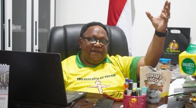 Wakil Ketua IV DPR Papua Tengah, John Gobai. (Foto: Kristin Rejang/Sasagupapua)