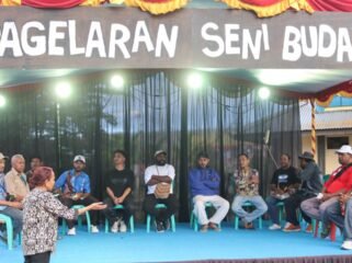 Para Ketua-ketua Komunitas dalam ‘Ruang Diskusi Terkait Pemajuan Kerja Karya Kolektif Kreatif Mimika.’ (foto: Dok KOTEKA)