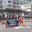 Masyarakat adat saat melaksanakan aksi mimbar bebas peringati Hari Masyarakat Adat Se-Dunia di Jalan Ahmad Yani, Klademak, Kota Sorong, Papua Barat Daya, Minggu (9/8/2026). Foto: ist