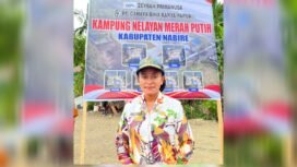 Anggota DPR Papua Tengah, Stella Misiro saat menghadiri kegiatan Peletakan Batu Pertama Kampung Nelayan Merah Putih, Selasa (11/8/2026).