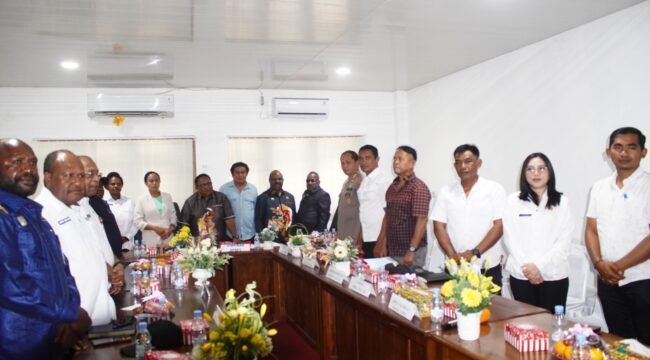 Foto bersama dalam momen rapat koordinasi, Rabu (12/7/2026). Foto: Kristin Rejang/Sasagupapua.com.