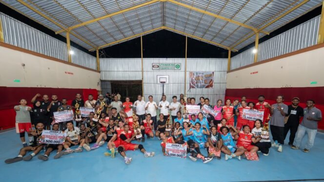 
Biro Umum dan Polda Papua Tengah Juara Turnamen Basket 3ON3 Antar OPD