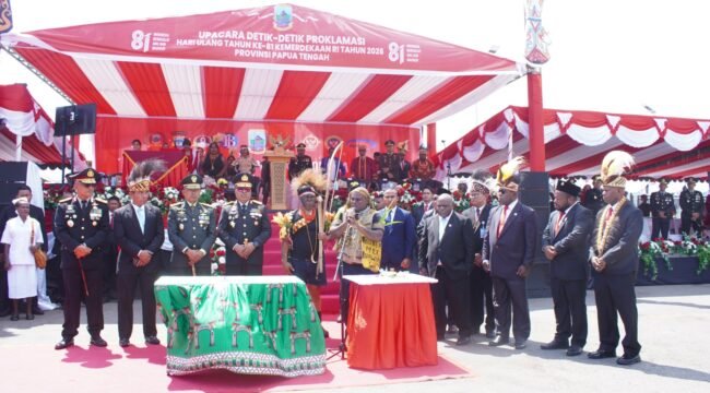 Momen peluncuran berbagai program Pemprov Papua Tengah usai Upacara HUT ke-81 RI. (Foto: Kristin Rejang/Sasagupapua)