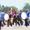 Marching Band MEPA Boarding School saat tampil di momen HUT ke-81 RI Papua Tengah, Senin (17/8/2026). Foto: Kristin Rejang/Sasagupapua.com